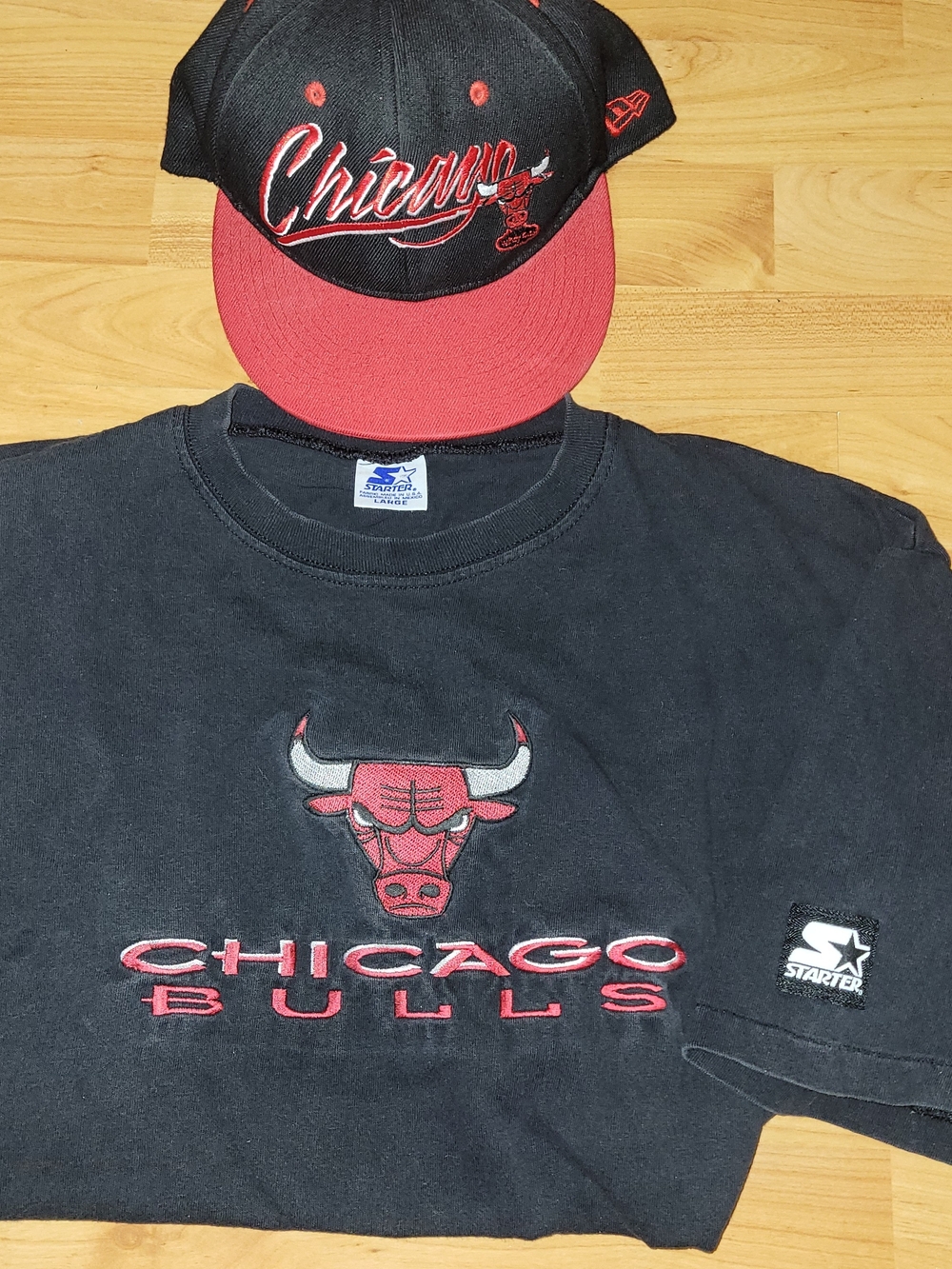 NBA Chicago Bulls Bundle: Vintage STARTER Faded Black LARGE Tee + Baseball Cap